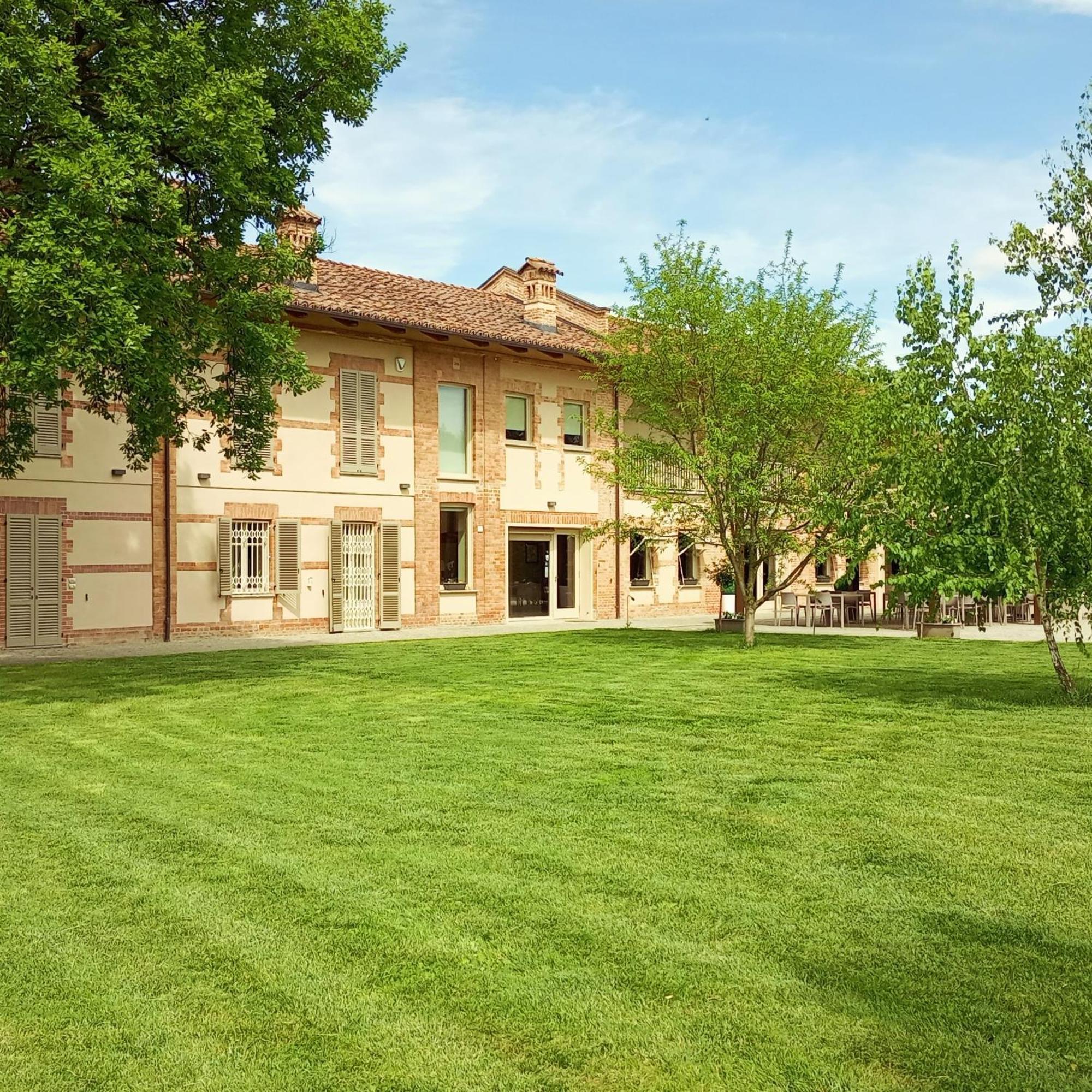 La Cascina Di Carlotta 1846 Agriturismo Alba  Buitenkant foto